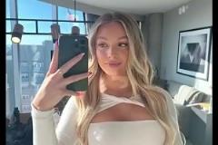 真的很会穿哈利伯顿的女友杰德，身材容貌真的都不错哦~