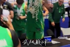 太开心！巴西夺美洲杯冠军 庆祝时把桌子踩塌了